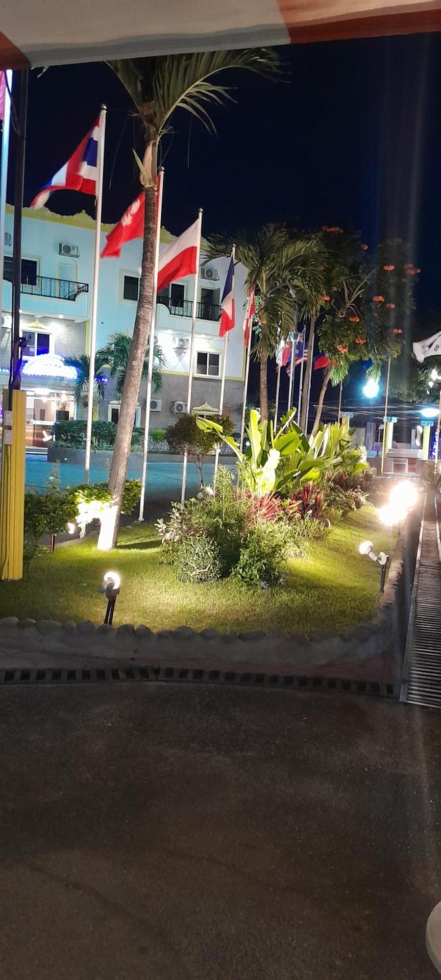 Airport Hotel Clark Clark Freeport Zone Exteriör bild