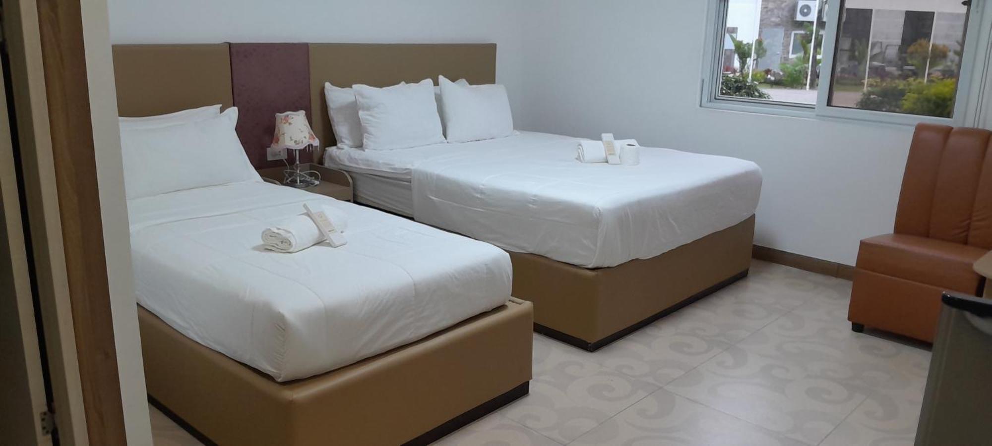 Airport Hotel Clark Clark Freeport Zone Exteriör bild